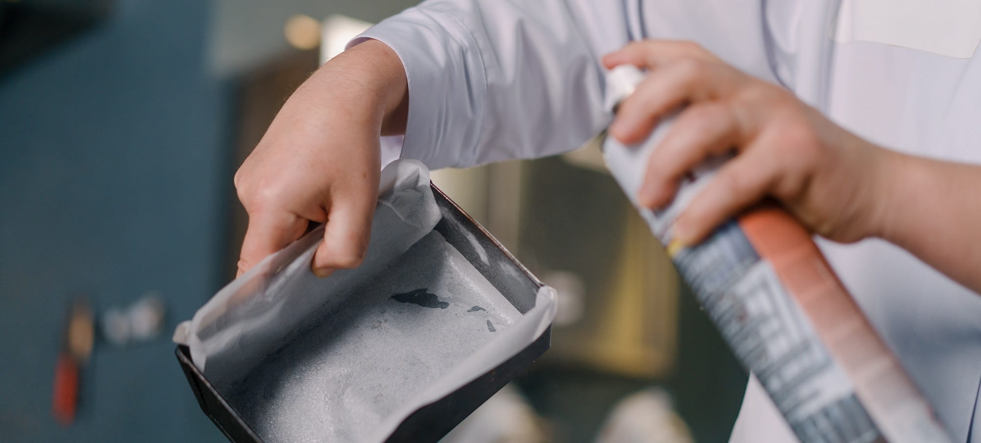 spraying baking tin